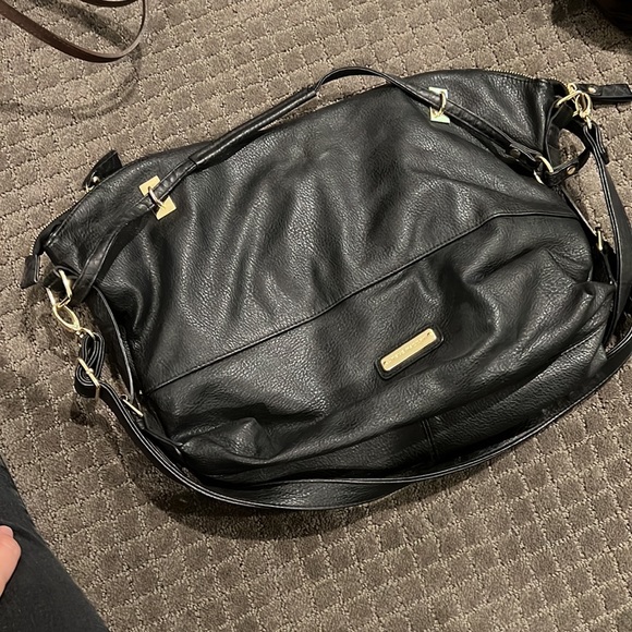 Large Steve Madden bag. Crossbody. Perfect for everyday wear. - Picture 3 of 3